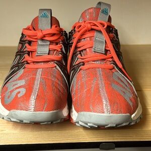 Adidas Vigor Bounce Unisex women’s sneakers Size 5 1/2 Red and Black